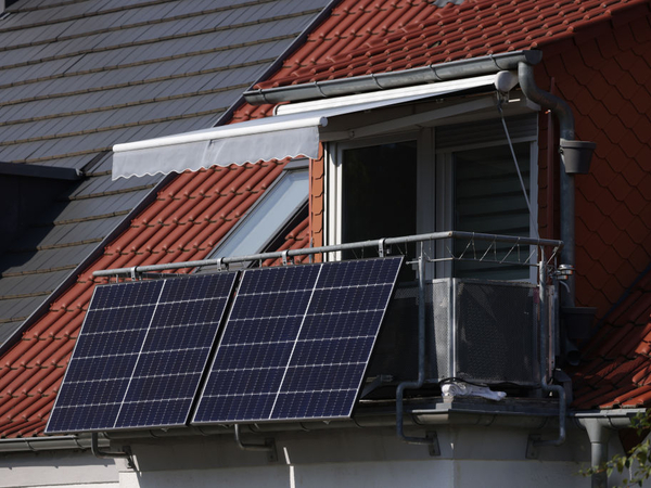 States OK solar panels for balconies. Safety guidelines haven’t caught up.