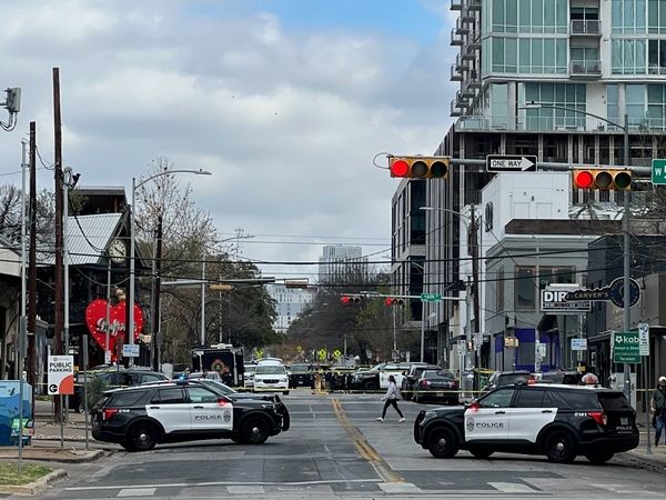 Three dead, 14 injured after shooting at Austin bar