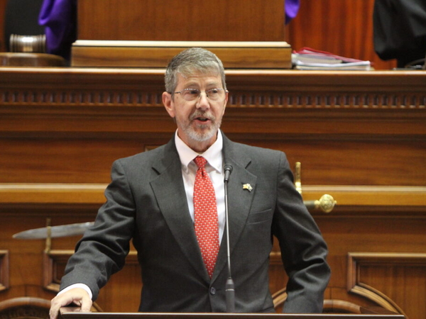 SC senator who resigned with Alzheimer’s diagnosis receives state’s highest honor