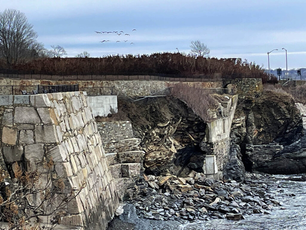RI coastal regulators reluctant to shore up entire Newport Cliff Walk