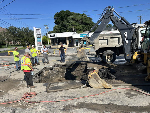 Water main break closes West Main Road in Middletown, prompts boil water advisory