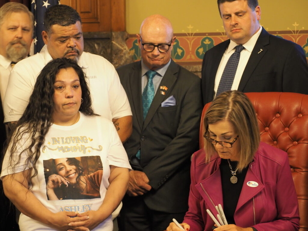 Gov. Kim Reynolds signs warrant resolution clinic ban, ‘repeat offenders’ bill into law