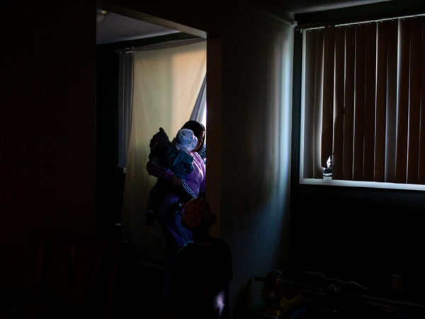 Tenían permiso para vivir y trabajar en Minnesota. Luego, fueron arrestados por agentes migratorios