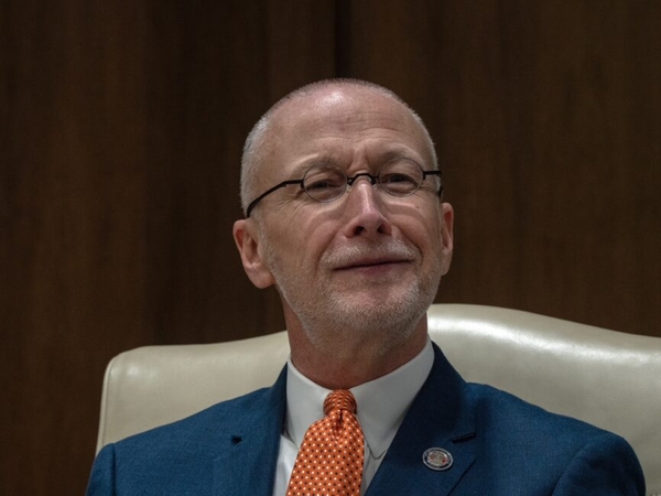 Stockard on the Stump: Congressional candidate says he’ll drop Chinese military stocks