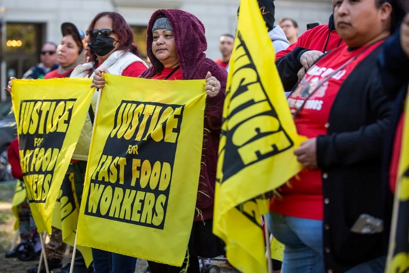 Fast food workers protest against efforts to repeal a law creating a council to help set workplace conditions in fast food restaurants in Sacramento on Nov. 15, 2022. Photo by Rahul Lal, CalMatters