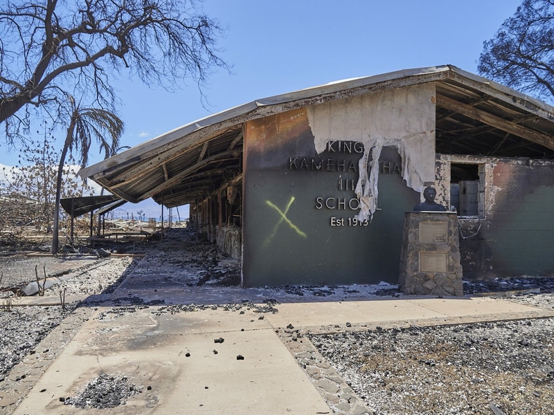 Students were not on campus when fires destroyed the King Kamehameha III school in Lahaina, but parents and teachers expressed concern about how the DOE would have handled student safety in the disaster. (David Croxford/Civil Beat/2023)