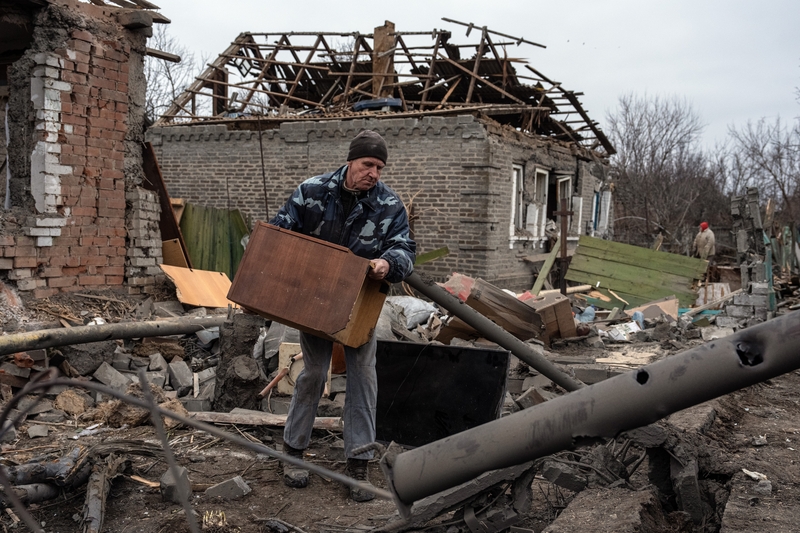A man salvages items from a house after it was destroyed by a Russian attack earlier in the day, on Jan. 23, 2025, in Kramatorsk, Ukraine. (Photo by Carl Court/Getty Images)