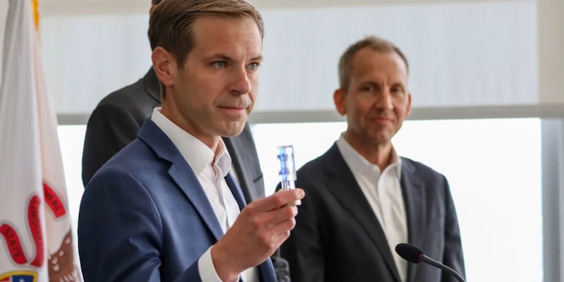 Infleqtion CEO Matthew Kinsella displays one of his company’s “quantum cores,” which form the basis of the quantum technology developed by Infleqtion. (Capitol News Illinois photo by Andrew Adams)
