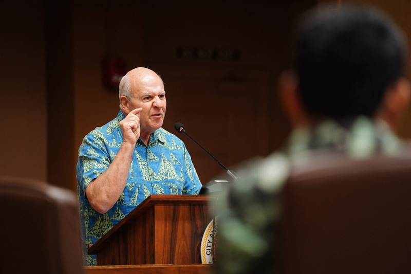 Honolulu Mayor Rick Blangiardi scolded Councilman Tyler Dos Santos-Tam on Thursday for publicly criticizing the city’s new permitting software. (Kevin Fujii/Civil Beat/2025)