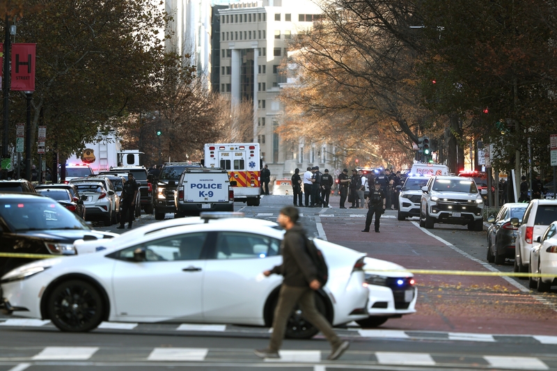 Members of the U.S. Secret Service and other law enforcement agencies respond to a shooting near the White House on November 26, 2025. At least two National Guard members were shot, officials confirmed. (Photo by Anna Moneymaker/Getty Images)