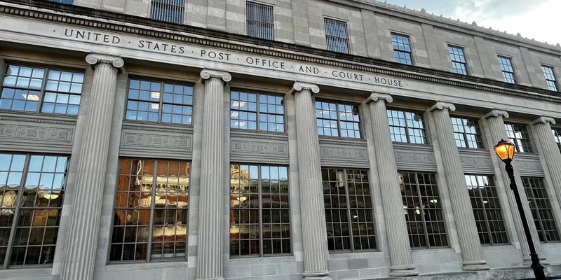 The Paul Findley Federal Courthouse is pictured in Springfield. (Capitol News Illinois photo by Hannah Meisel)