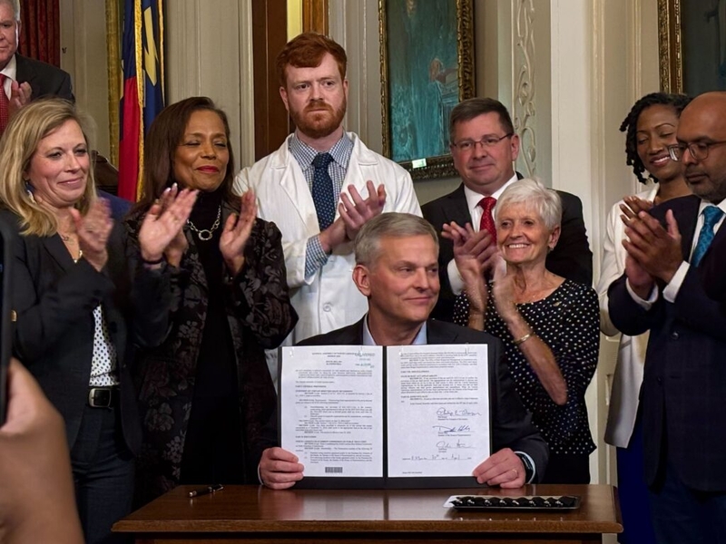 Stein approves 17 laws for North Carolina, including regulations on crypto ATMs