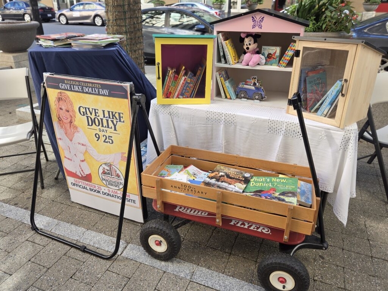  On ‘9 to 5’ day, North Carolinians celebrate Dolly Parton and her love of literacy 