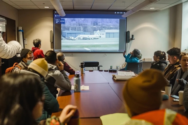 At Seattle’s Boeing Field, a Rare Glimpse of America’s Troubled Deportation Flights