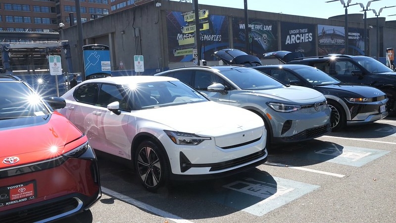 With instant rebates, Washington looks to rev up sales of EVs