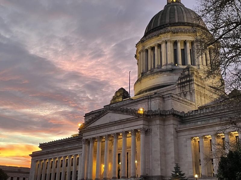 WA state workers OK new contract with retroactive pay hikes