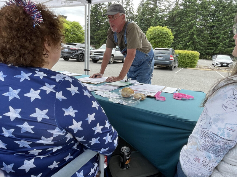 Foes of WA income tax race to collect initiative signatures