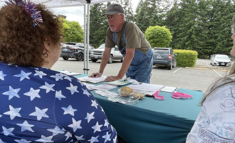 Foes of WA income tax race to collect initiative signatures