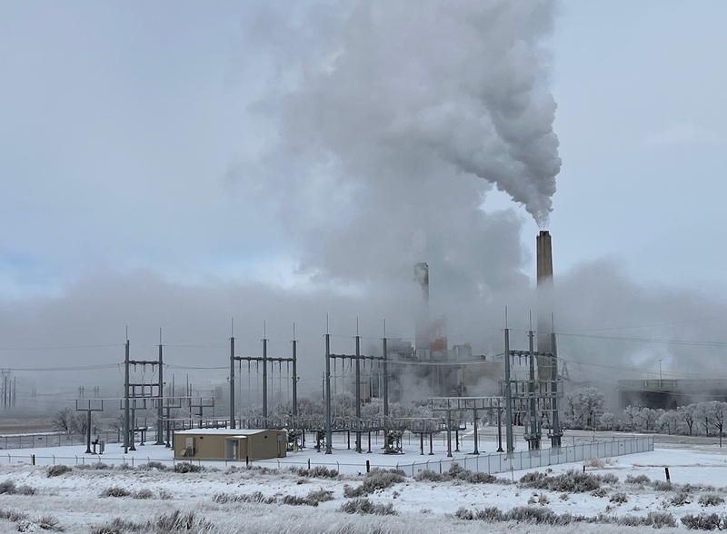 PacifiCorp throws lifeline to one Wyoming power plant, confirms end of coal at another