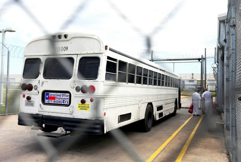 Four days after audacious escape from prison bus, Texas still hasn’t ...