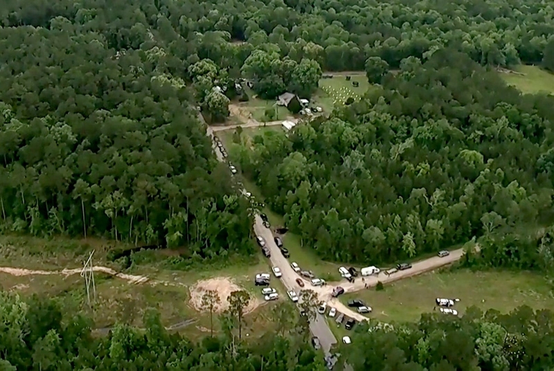 FBI, Texas authorities search for gunman who killed 5 neighbors in San ...