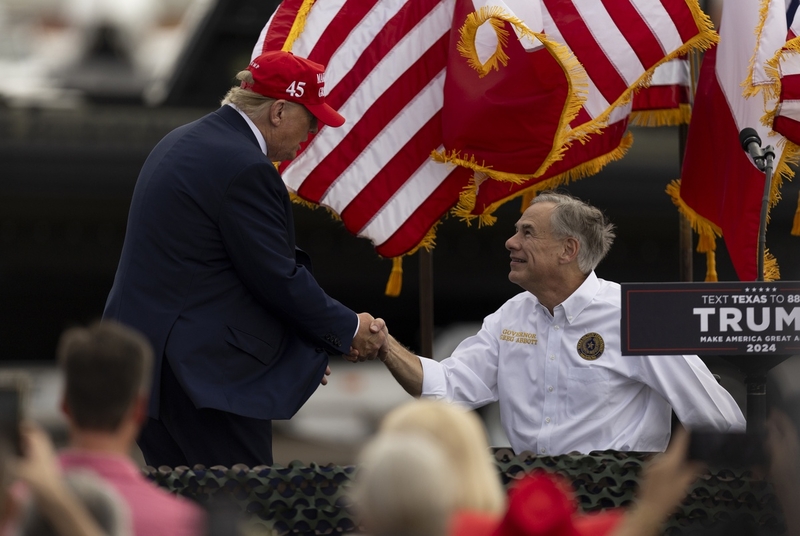 Gov. Greg Abbott endorses Donald Trump during border trip | News From ...