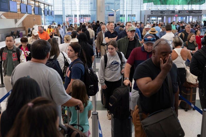 Long lines linger at Houston’s biggest airport as TSA agents miss work during partial government shutdown