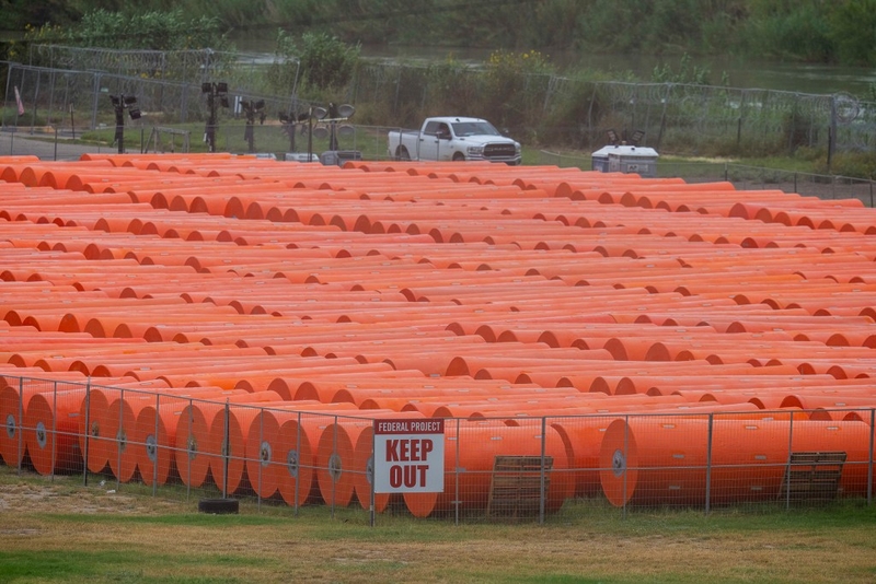 Drifting anti-immigrant buoys in Rio Grande temporarily close two bridges with Mexico