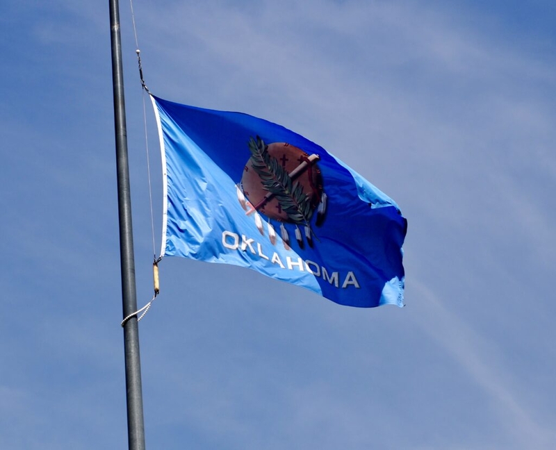 Federal officer dies while responding to Oklahoma wildfire