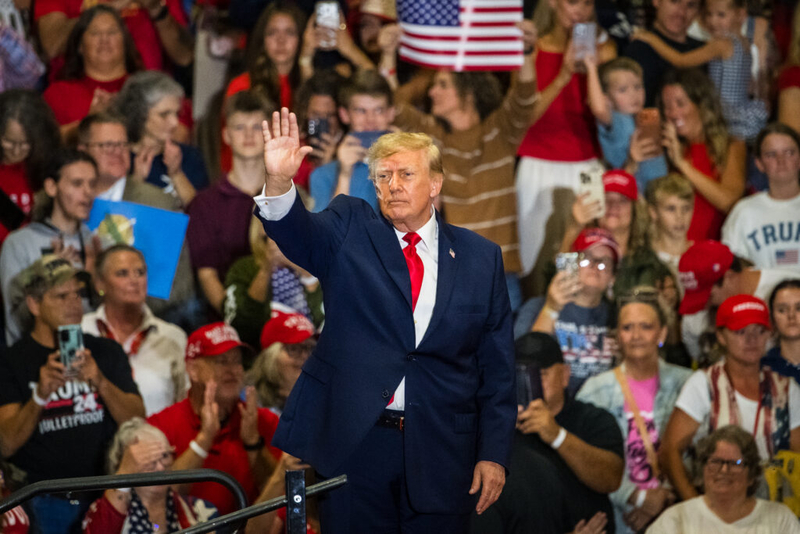 Trump midterm rally draws thousands of supporters to Oklahoma town