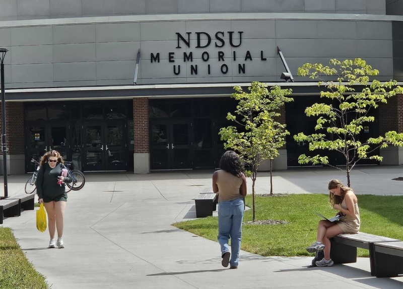 North Dakota college enrollment stable