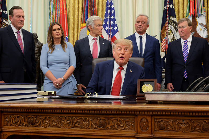 Trump ‘can make his own decisions,’ governor says after witnessing president’s rant about journalism
