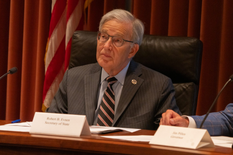 State auditor questions role of Nebraska Secretary of State Foundation in trade missions