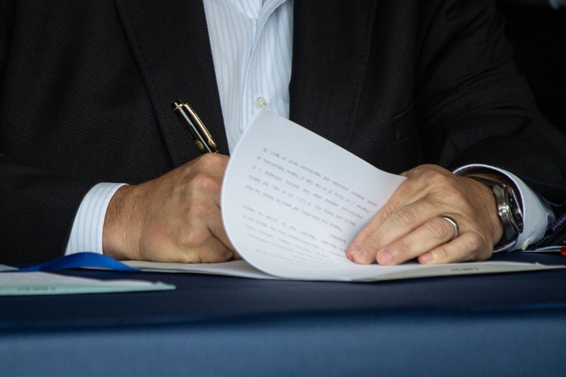 Pritzker signs laws regulating how social media platforms interact with children