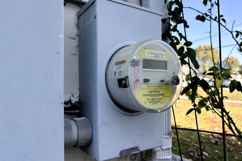 Pritzker signs legislation for energy bill transparency, utility discount program
