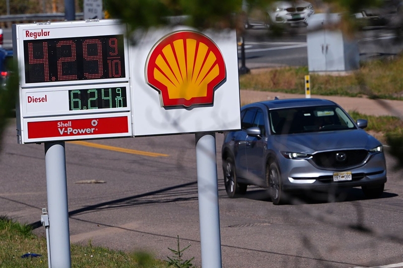 Pritzker declares Illinois a diesel disaster area, but fuel retailers are wary