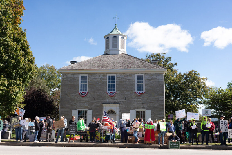 Corydon protesters call on Hoosiers to vote early in latest anti-Trump ‘No Kings’ demonstration