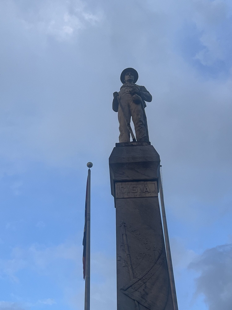 A 37-foot-tall statue of an unknown soldier built in 1907 is erected in the town center of Brandon, Miss. Credit: Leonardo Bevilacqua/Mississippi Today