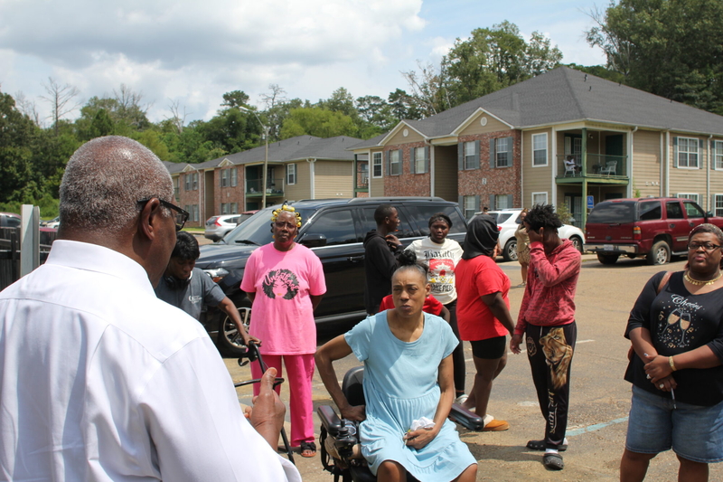 Jackson Mayor John Horhn speaks to residents of Blossom Apartments about the ongoing water crisis and efforts to relocate residents of the apartments on Saturday, Aug. 9, 2025. Credit: Maya Miller/Mississippi Today