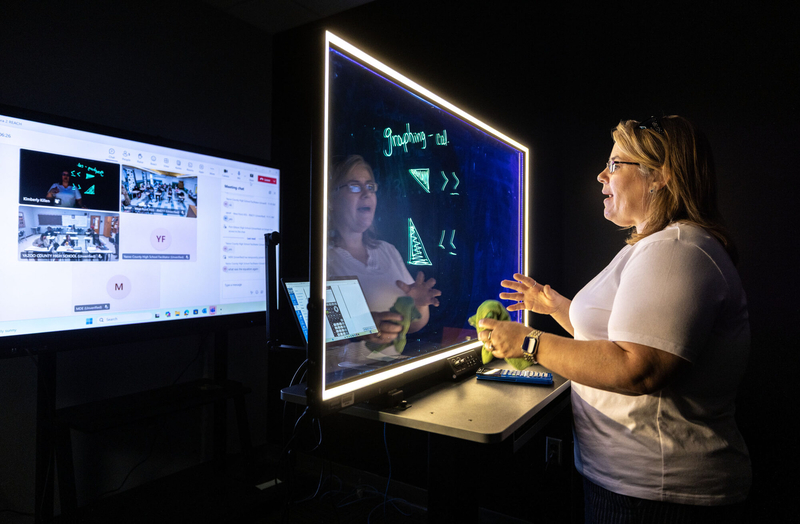 Kimberly Killen teaches math to high school students virtually at the Mississippi Public Broadcast offices in Jackson, Miss., Tuesday, Sept. 16, 2025. Credit: Eric Shelton/Mississippi Today