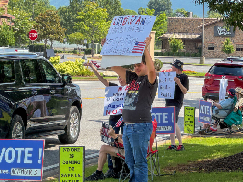 Small Size Protest Small group gathers in Oxford to protest Trump administration ahead of ...