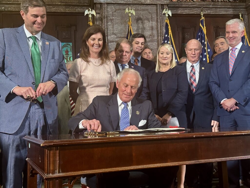 SC governor signs new law aimed at reducing insurance costs for restaurants, businesses