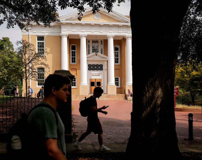 How many South Carolina college grads stay in state for work?