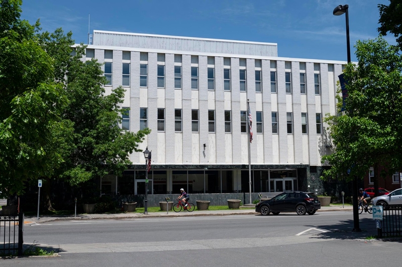 Montpelier’s former post office is up for auction this month. Its lead contender has doubts about the property’s condition.