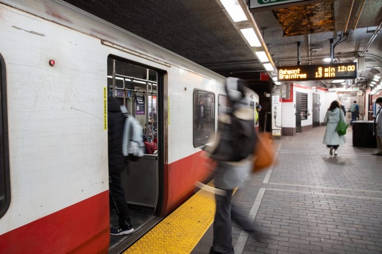 Slideshow mistake prompts T to disclose new delay to Red Line train procurement