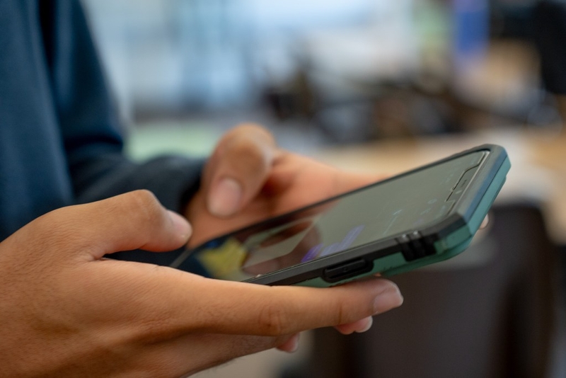 Hawaiʻi Schools’ New Cellphone Ban Is Here. What Are Teens Saying?