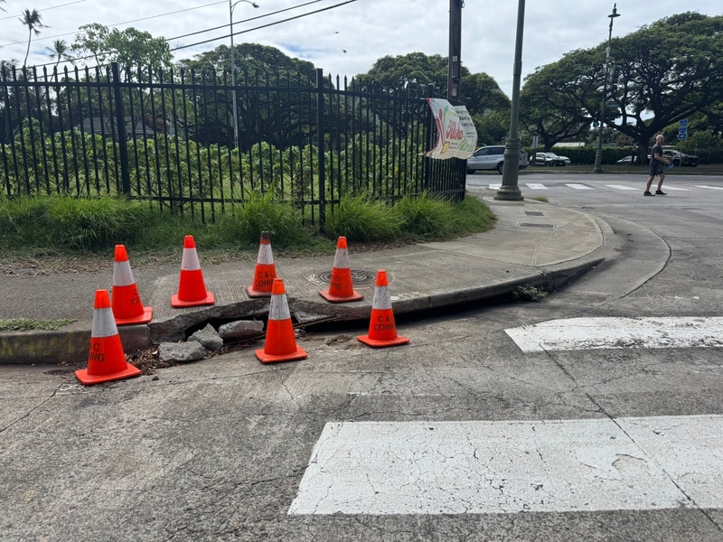 Look Out! There’s A Hole In This Waikīkī Sidewalk