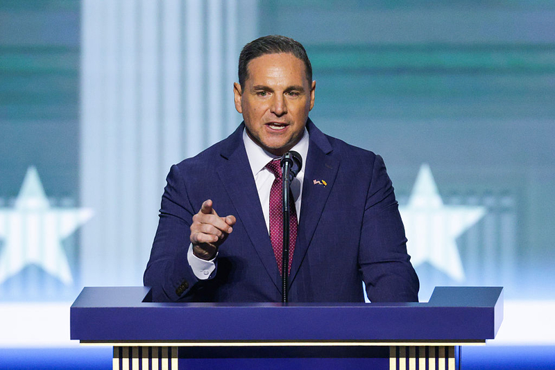 Jay Feely leans into Trump as swing-seat Republicans back away