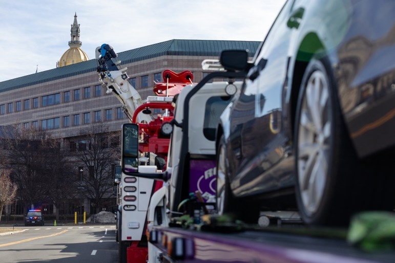 CT adds restrictions on towing companies seeking to sell vehicles