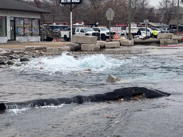 Water main bursts in Waterbury; Thousands without water